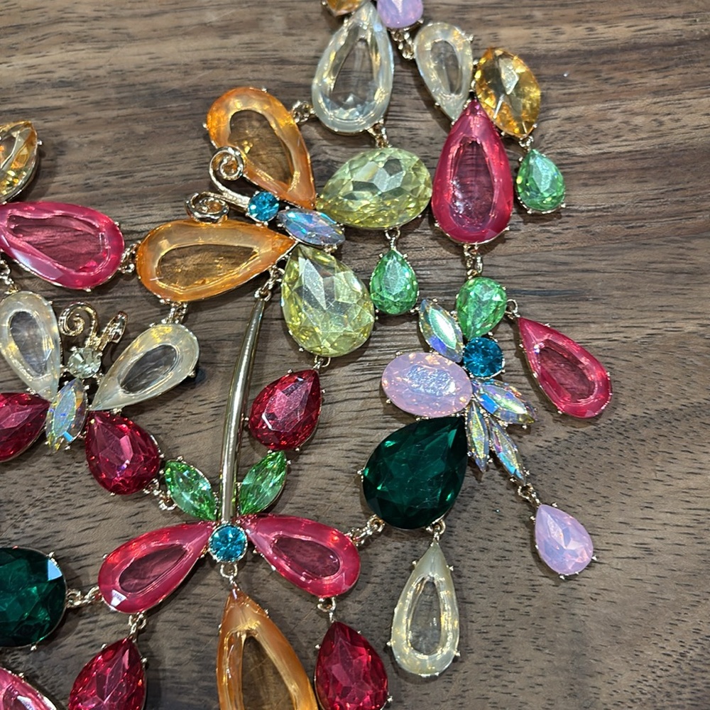 NWT- GORGEOUS STATEMENT Gemstone Necklace - Picture 3 of 8